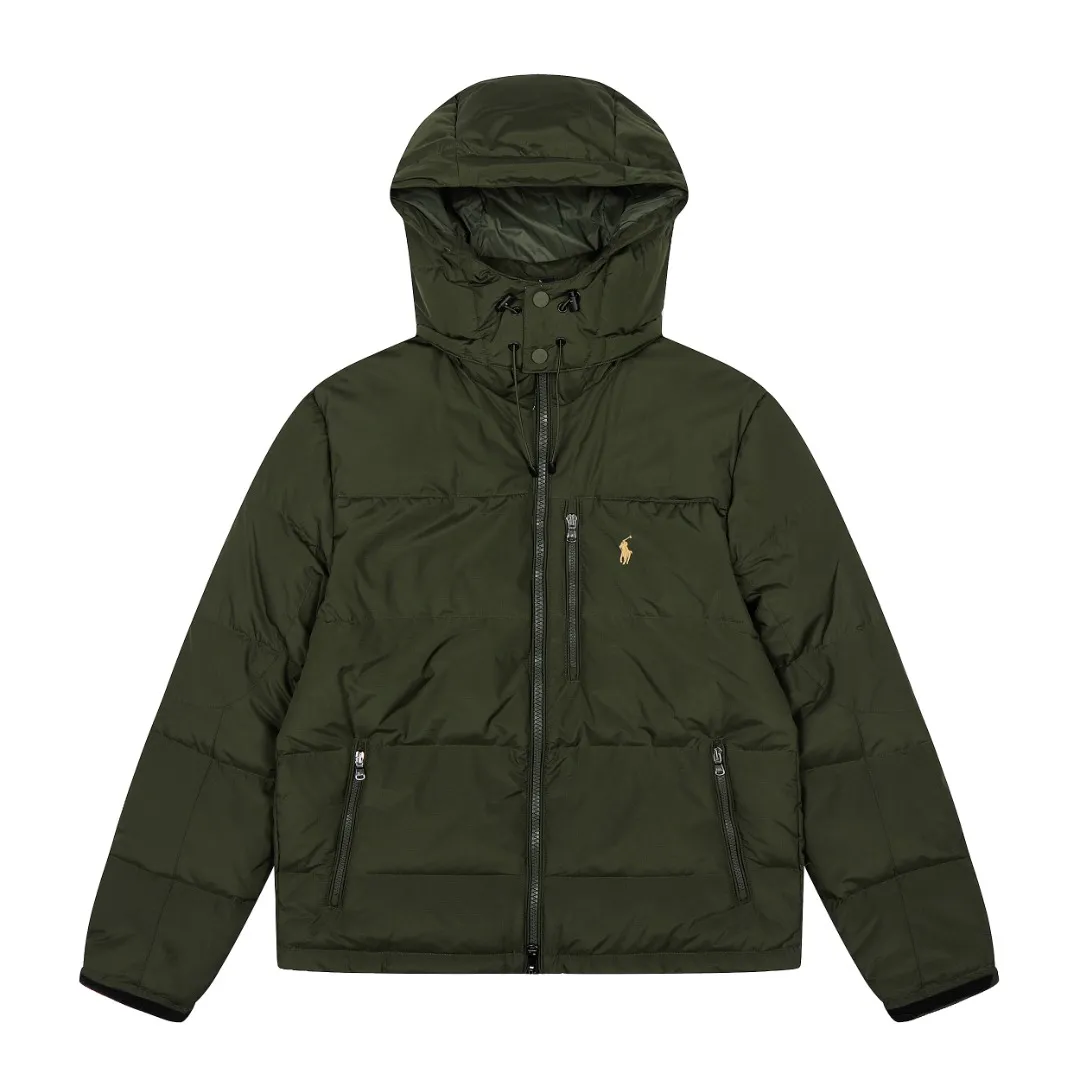 P720 Top quality" Style number: 9003# [Ralph Lauren winter basic classic embroidered men's and women's couple's same style hooded down jacket] ✅Ralph Lauren American retro chest zipper high version top-fill winter down jacket ✅100% high-quality white duck down, high version top-fill capacity ✅Double-layer inner velvet to strictly prevent velvet running ✅Built-in adjustable drawstring, windproof and coldproof, considerate and in place ✅Original version The maximum size can be worn up to 200 pounds. Loose and comfortable, no pressure. ✅Same style for male and female couples. Recommended OOTD outfits in winter~ Size: S-XL Color: Black, milky white, khaki, navy blue, military green